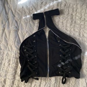 Black belly shirt gothic, punk.